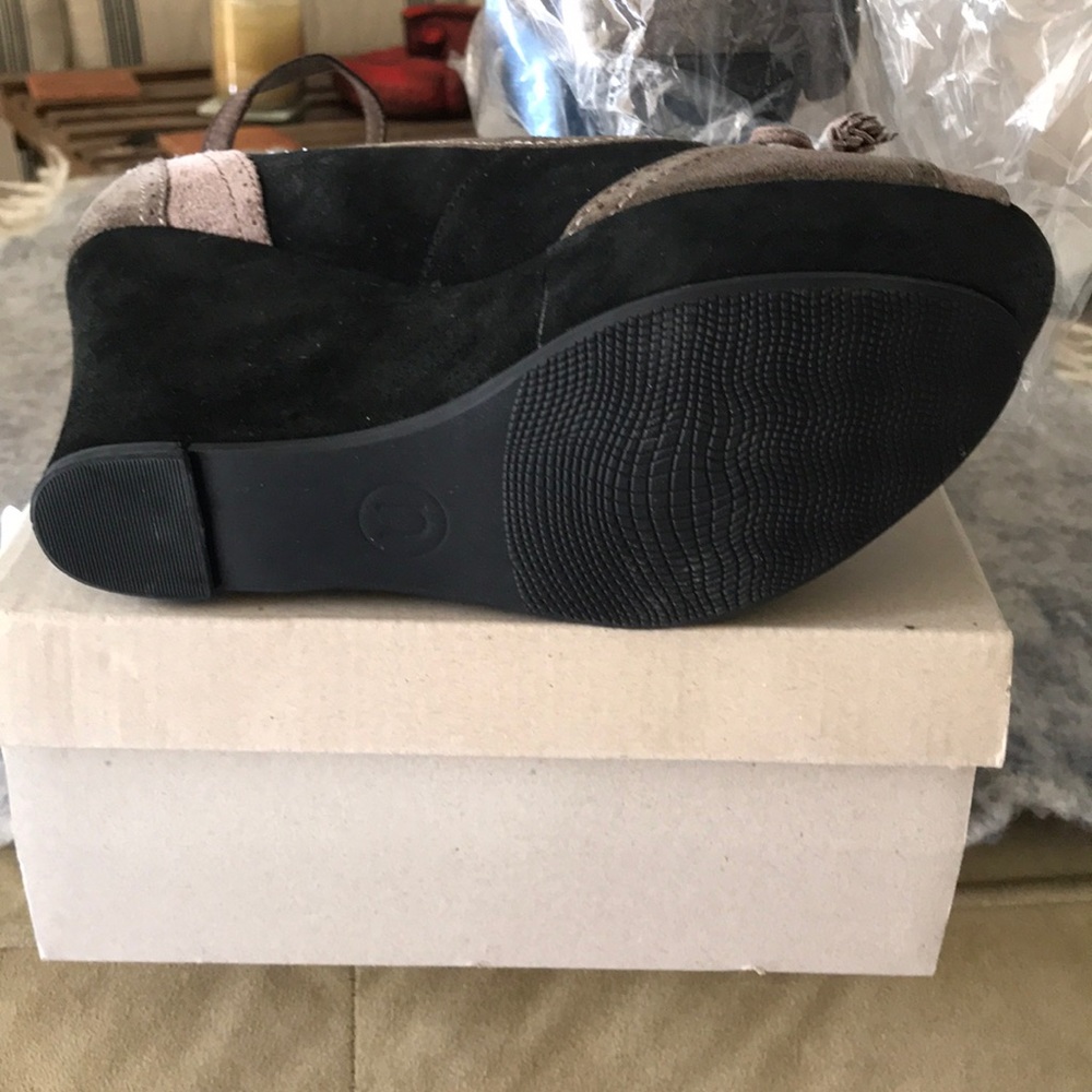 Shoes - Picture 5 of 7